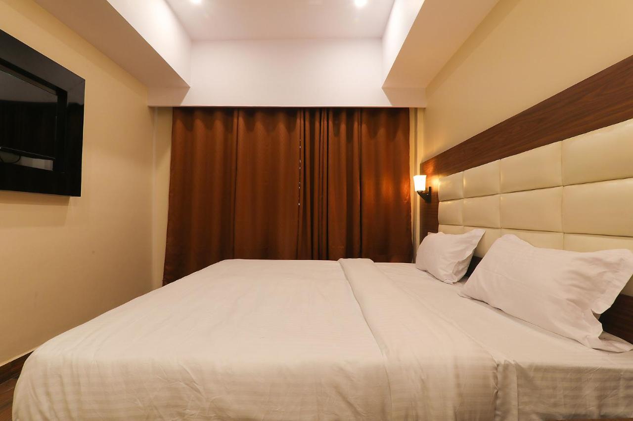 Fabhotel Blueark